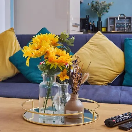 - 4 Beds - Balcony - Wifi - Yorksha * לידס